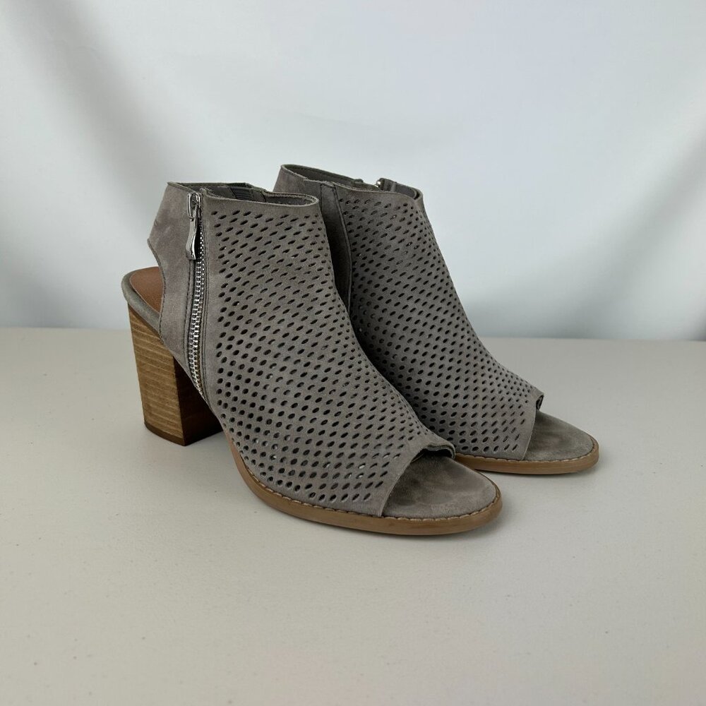 Steve Madden Abigail Women's Perforated Leather Heeled Bootie Sz: 7.5M